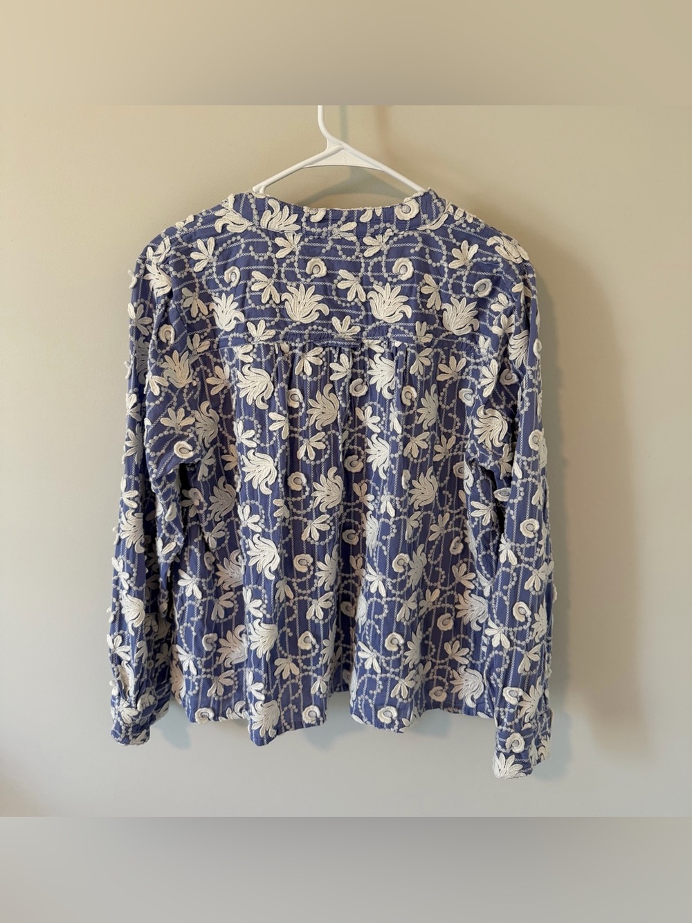 Anthropologie Pilcro Blue White Floral Appliqué Blouse Size Medium Embroidered - Picture 2 of 10